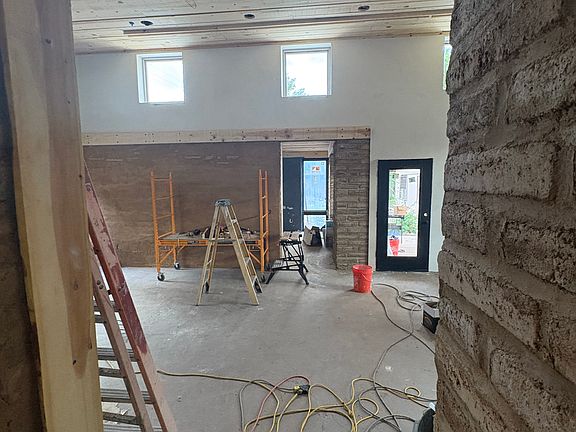 5th image of 723 N 8th St