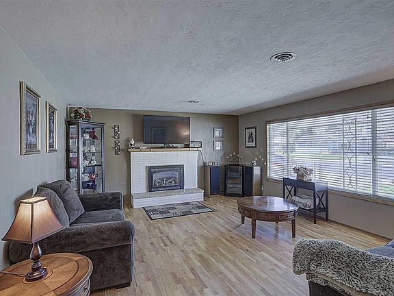 3rd image of 254 Cottonwood Dr