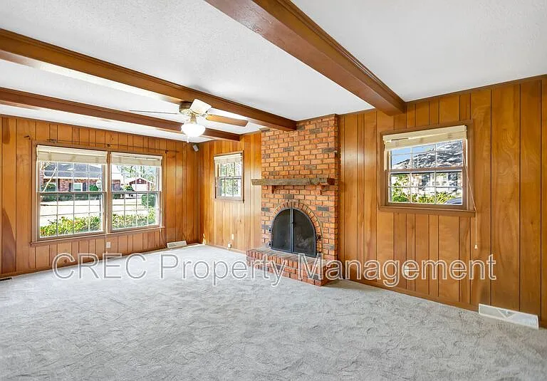 321 Shaftesbury Ln — Photo 17