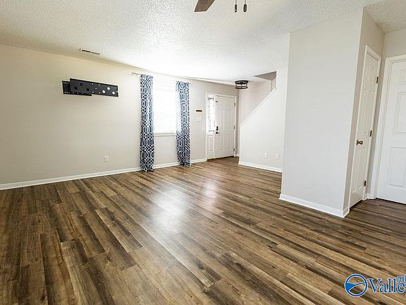 3rd image of 371 Oakland Rd