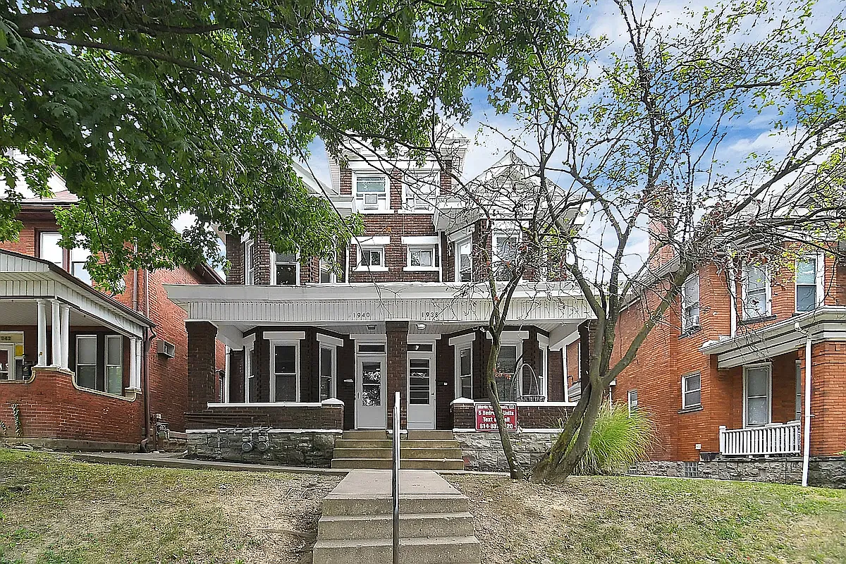 1938 Summit St — Photo 1