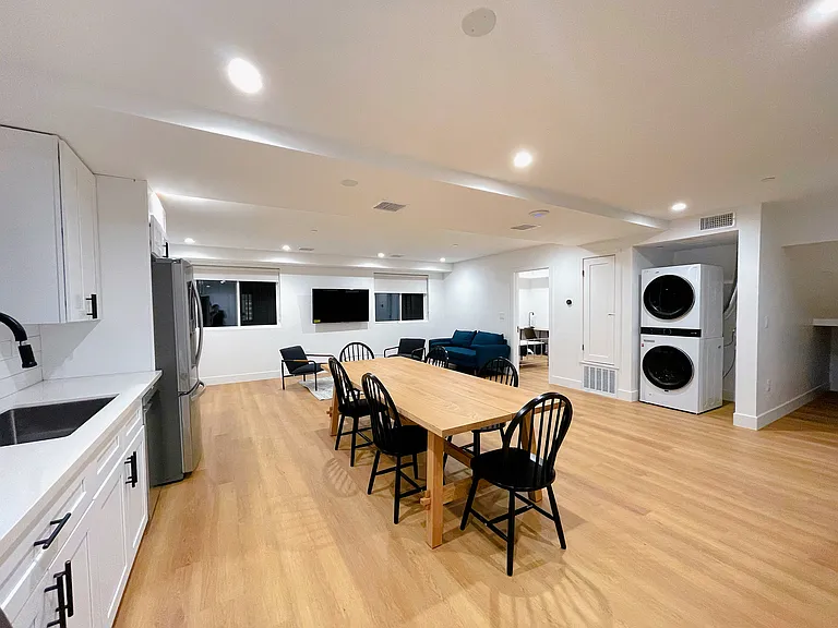1353 W 37th St #9 — Photo 10