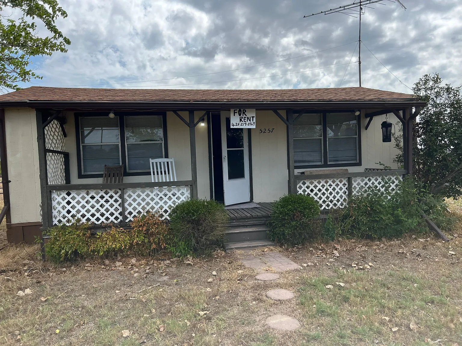 Studio, 950 sqft, $700 — Photo 2