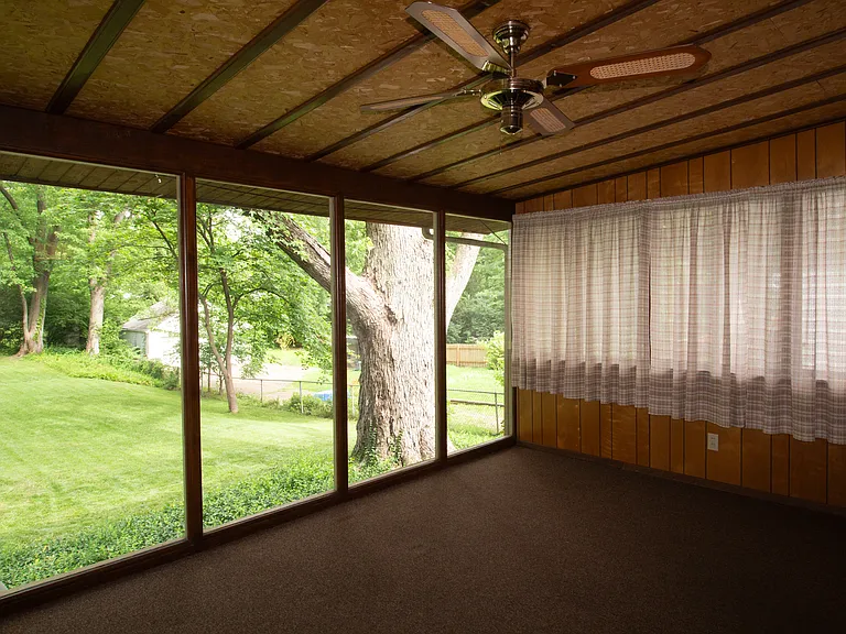 340 Calvert Ave — Photo 15