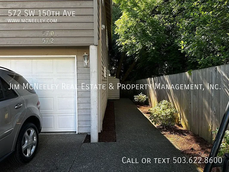 572 SW 150th Ave — Photo 2