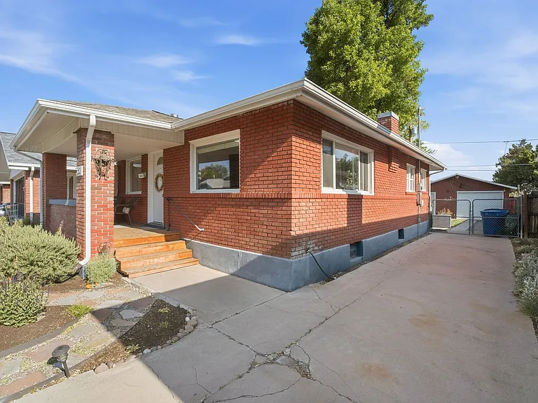 235 E Downington Ave — Photo 16