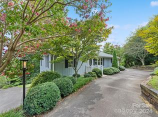 138 Crescent Dr, Saluda, NC 28773