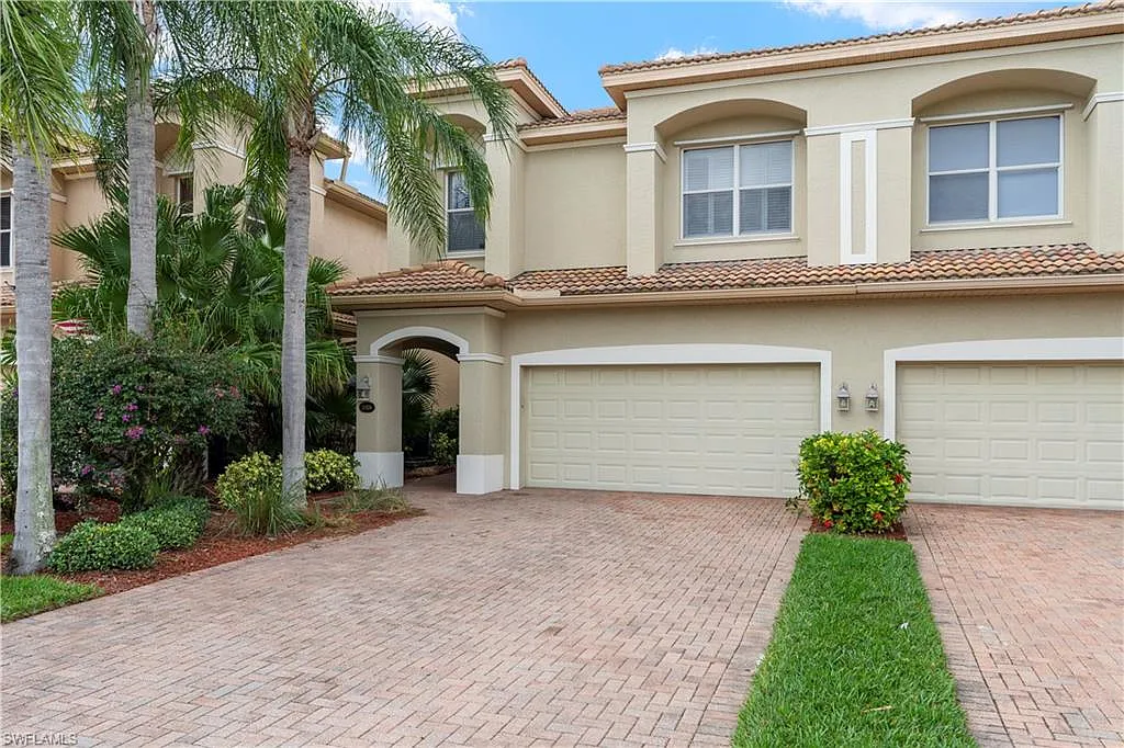 3 bed, 2.5 bath, 2282 sqft, $6,000 — Photo 2