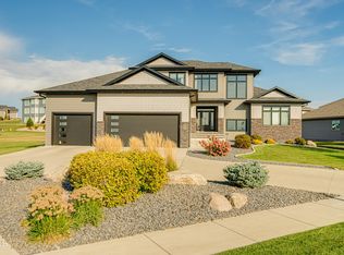 2834 Del Rio Dr, Bismarck, ND 58503