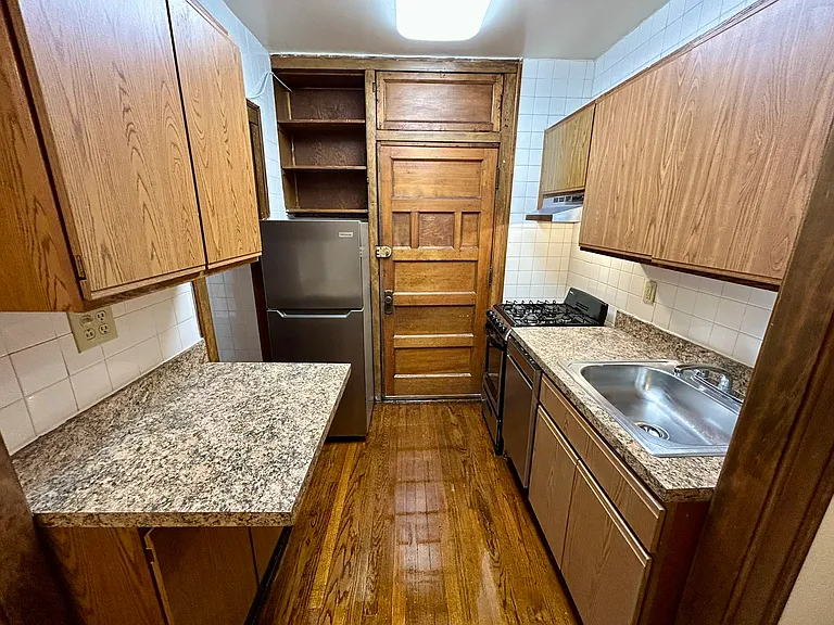 520 W Belden Ave — Photo 61