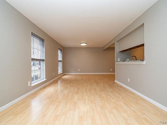 4th image of 35540 Townley Dr