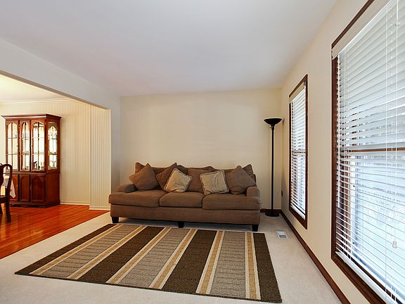 2nd image of 2271 Gleneagles Dr