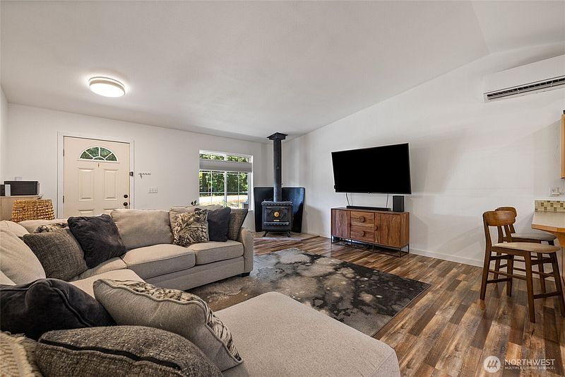 2nd image of 6503 173rd Avenue SW