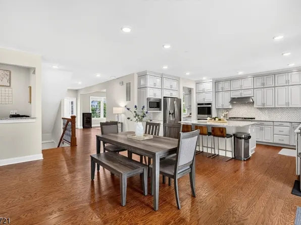 22 Hilltop Dr, North Caldwell Boro, NJ 07006