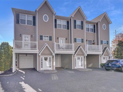23 Hearthstone Court #23, Farmingdale, NY, 11735