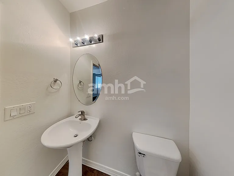 17403 W Langer Ln — Photo 9