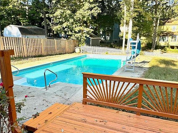 2nd image of 1326 Aquia Dr