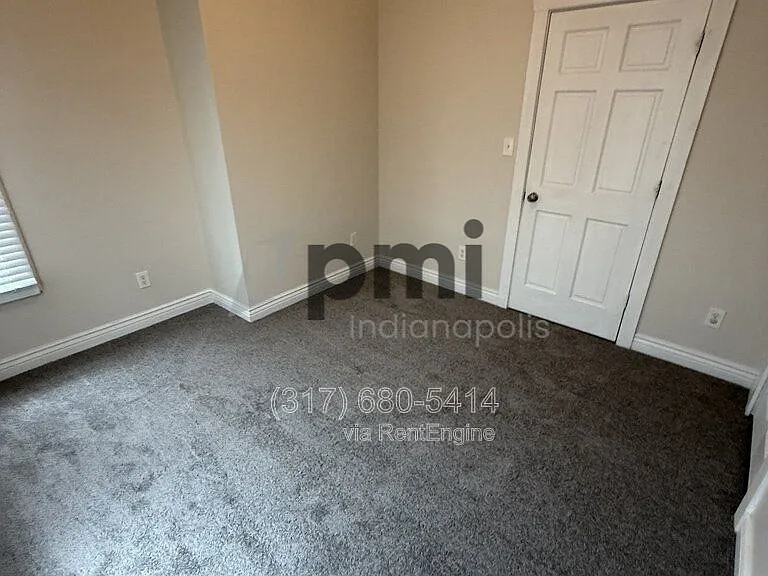 233 N East St — Photo 32