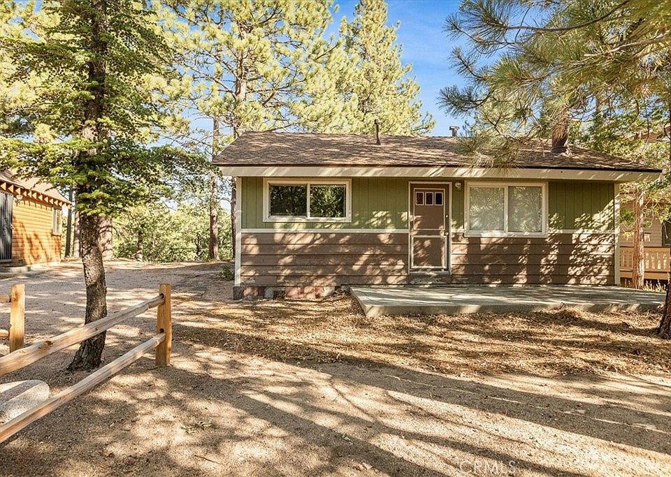 1st image of 735 Dahlia Dr