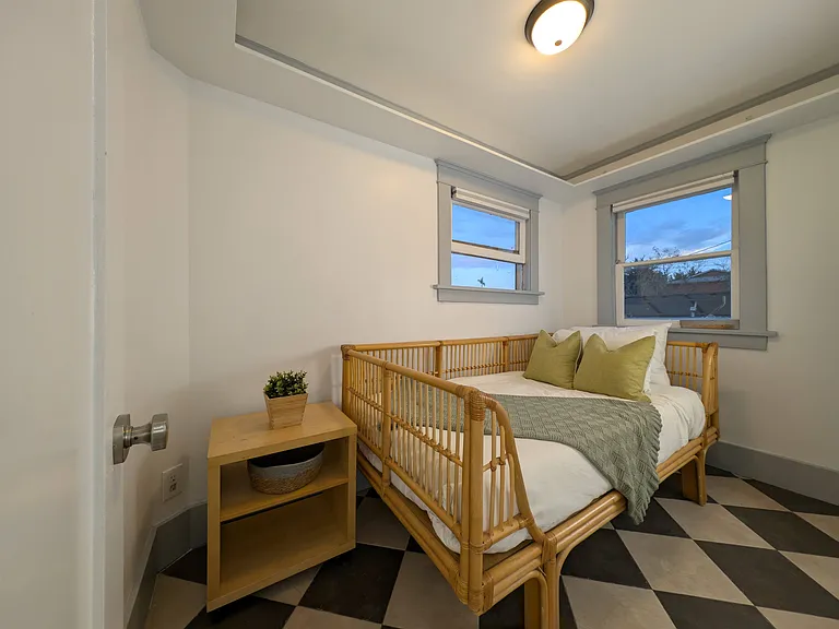 1728 E Florida St — Photo 15