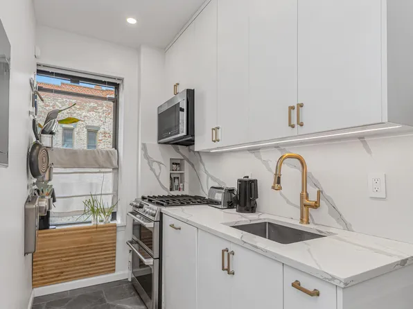 315 East 12th Street image 3 of 6