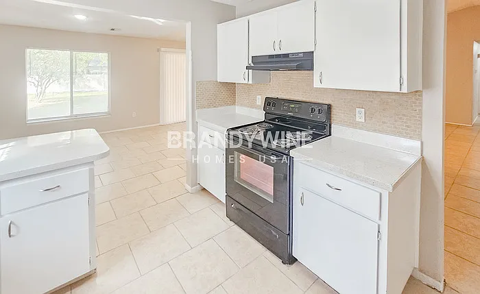 28305 International Ct — Photo 11