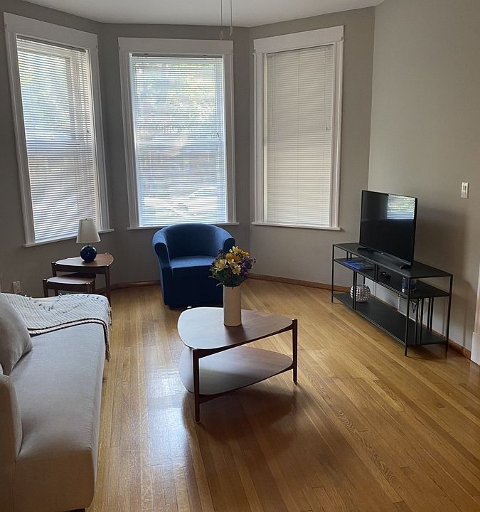 1st image of 2252 W Leland Ave #1