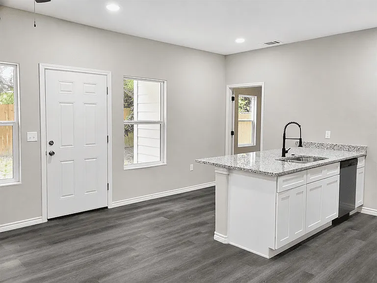 7602 Windsor Oaks #1 — Photo 3