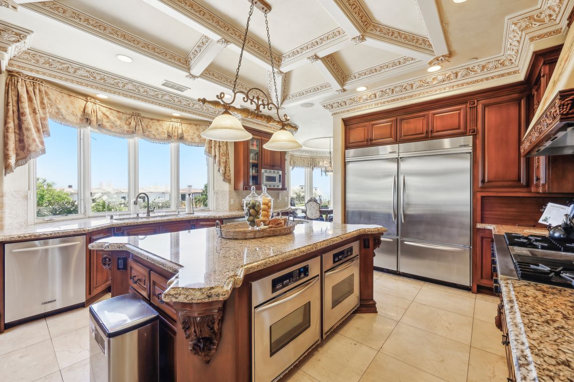 Ritz Cove Dr-029.jpg