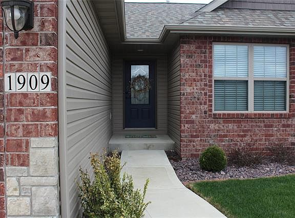 2nd image of 1909 Crimson Oak Dr