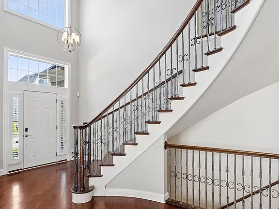 2nd image of 1015 White Pine Ln