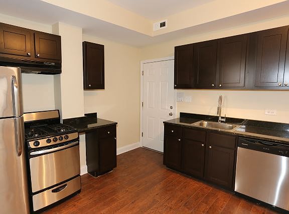 3rd image of 4354 N Ashland Ave APT 205