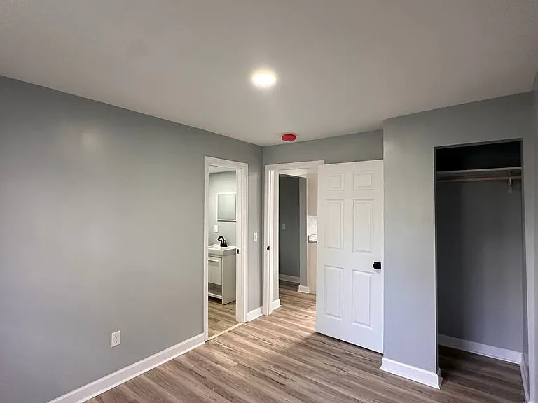 1107 E Mulberry St — Photo 17