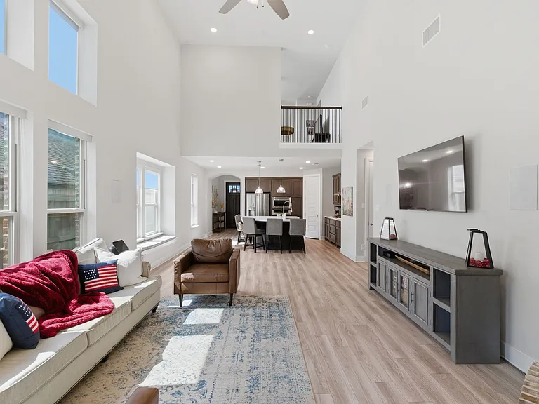 2225 Elm Pl — Photo 6