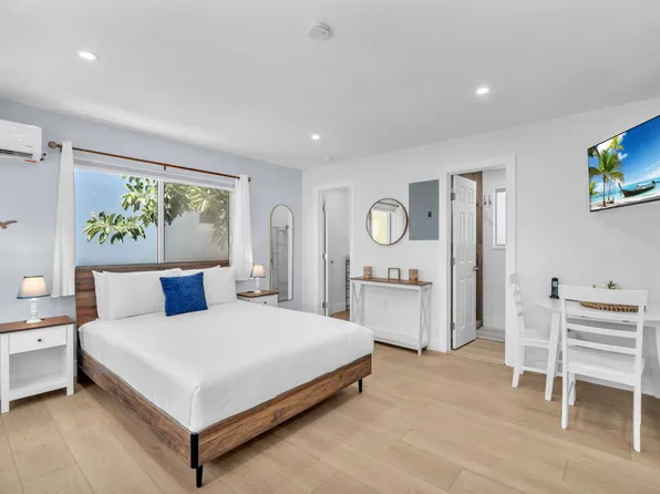 312 Elm St, Hollywood, FL