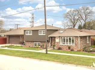 8356 Oak Park Ave, Burbank, IL 60459