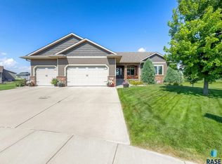 2824 E Daybreak Cir, Brandon, SD 57005