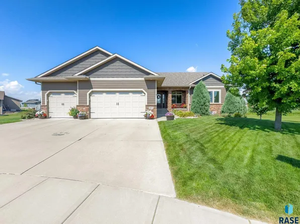2824 E Daybreak Cir, Brandon, SD 57005