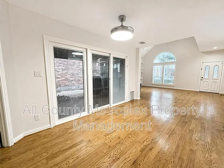 6015 Willow Wood Ln — Photo 4