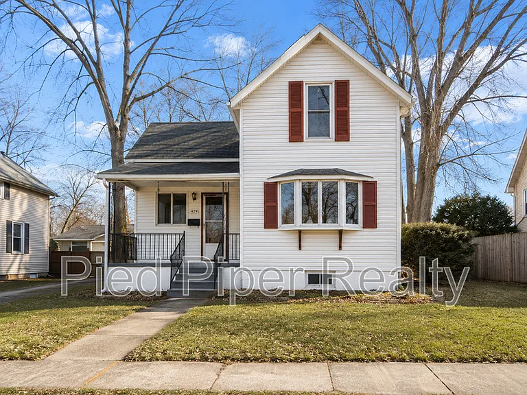 725 W Homer St — Photo 1