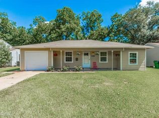 1001 Ridgecrest St, Angleton, TX 77515