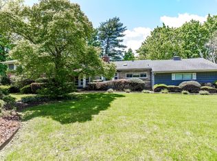 429 E Shore Rd, Great Neck, NY 11024