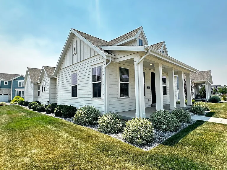 5042 W Willow Way — Photo 3