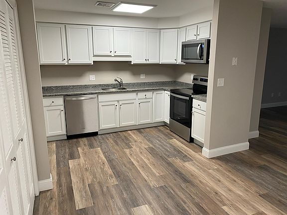 3rd image of 10 Barrington Ave Unit 204