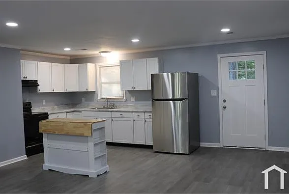 4 bed, 1400 sqft, $2,400 — Photo 3