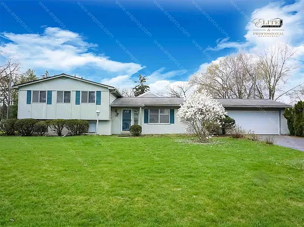 5049 Countryhouse Rd, West Bloomfield, MI 48322