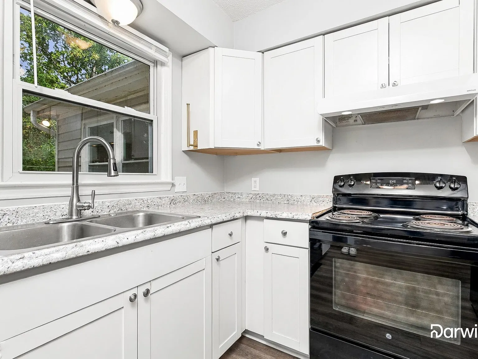 3 bed, 2.0 bath, 1335 sqft, $1,890 — Photo 3