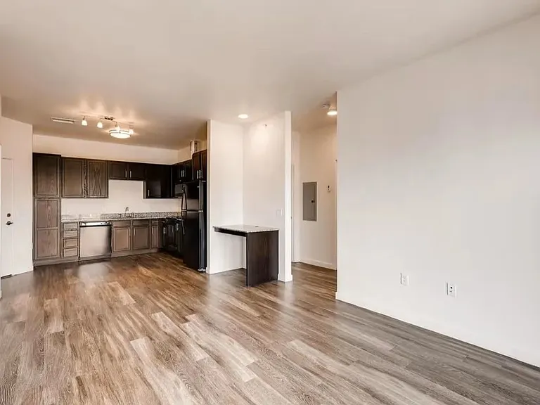 Del Corazon Apartments — Photo 11