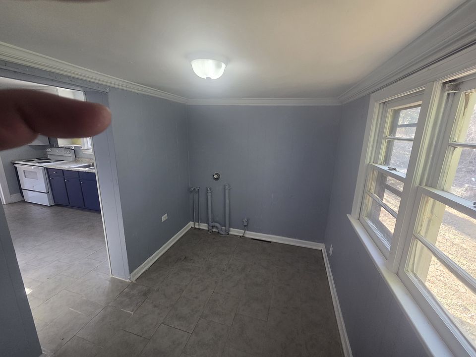 1st image of 215 Stuart St
