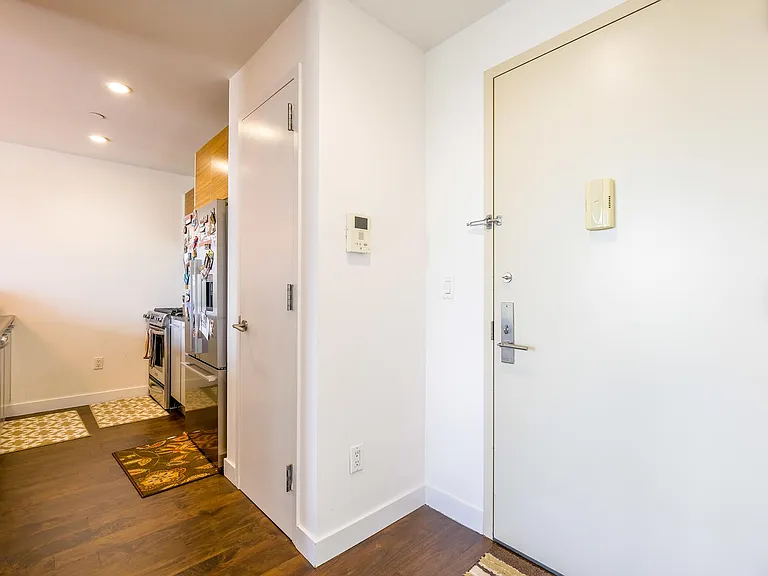 1063 Jackson Ave #5E — Photo 6